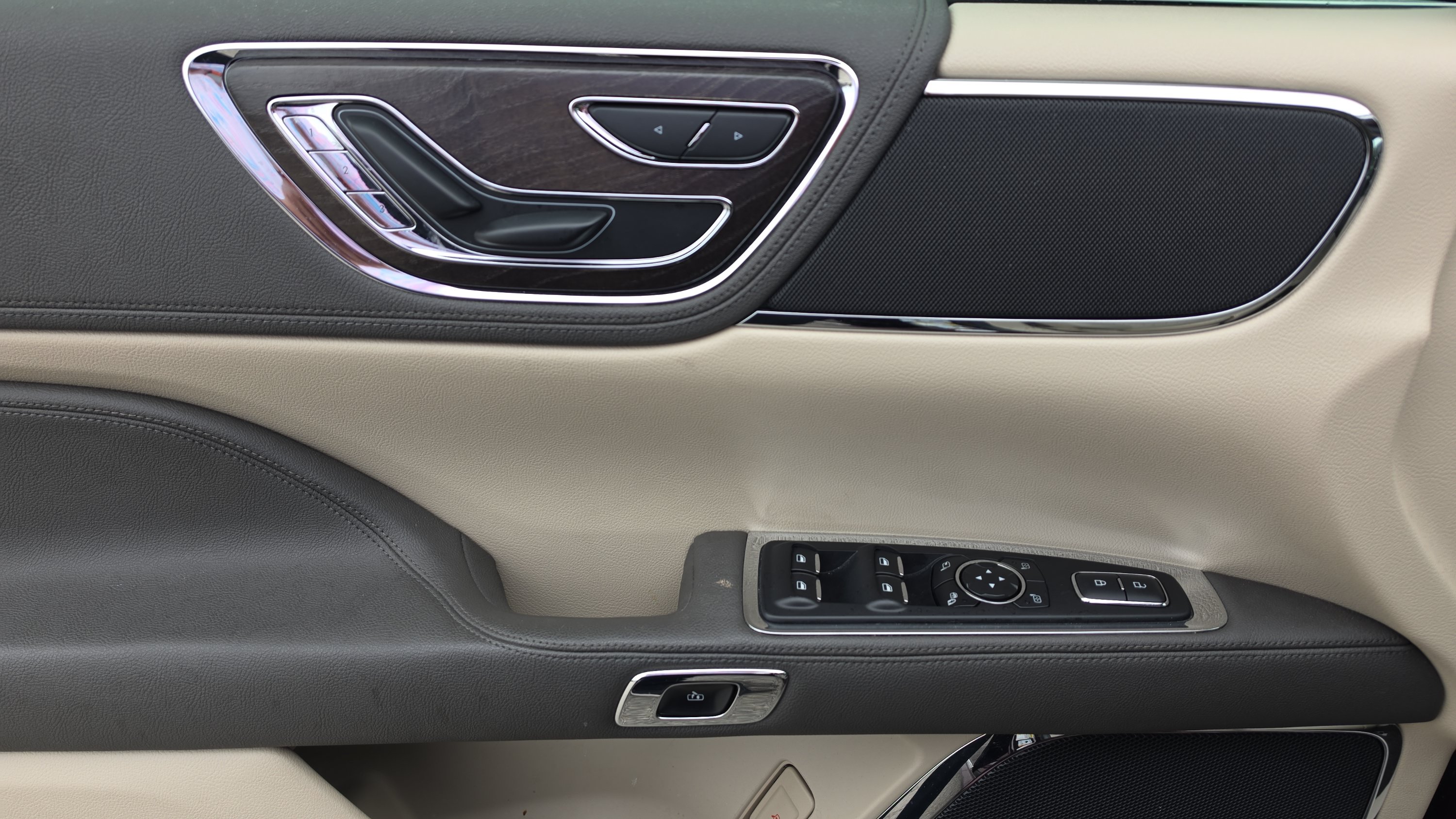 Used 2020 Lincoln Continental FWD image 10