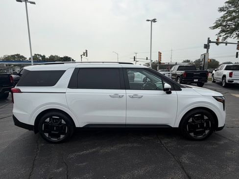 Used 2025 Kia Carnival EX FWD image 14