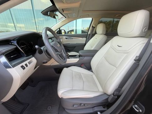 Used 2019 Cadillac XT5 Premium Luxury FWD image 11