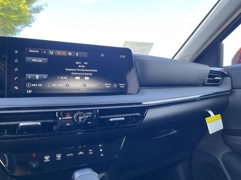 New 2025 Nissan Kicks SR image 17