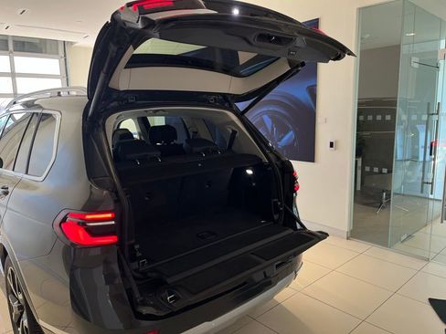 Used 2023 BMW X7 xDrive40i w/ Parking Assistance Package AWD/4WD image 29