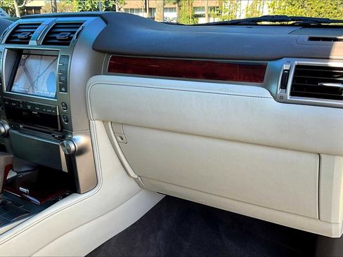 Used 2013 Lexus GX 460 image 18