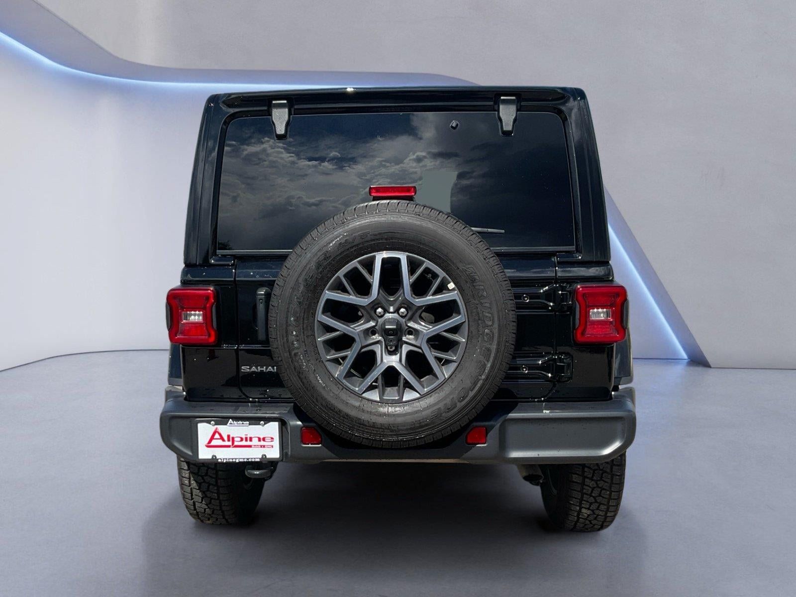 Used 2025 Jeep Wrangler Unlimited Sahara AWD/4WD image 4
