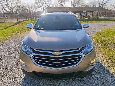Used 2018 Chevrolet Equinox Premier image 2