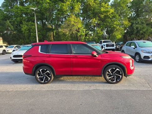 Used 2022 Mitsubishi Outlander SE image 3