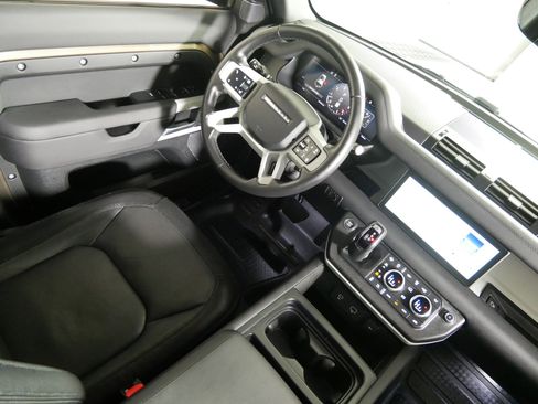 Used 2024 Land Rover Defender 110 X-Dynamic SE image 9
