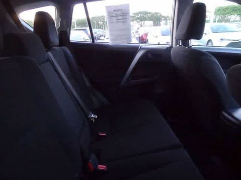 Used 2017 Toyota RAV4 LE FWD image 13