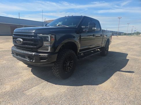 Used 2022 Ford F250 Lariat w/ Black Appearance Package AWD/4WD image 3