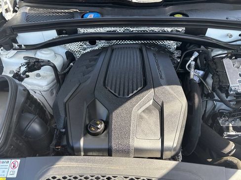 Used 2023 Porsche Macan AWD/4WD image 11