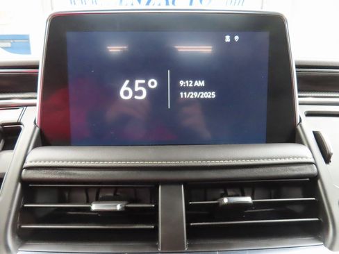 Used 2024 GMC Yukon XL SLT image 13