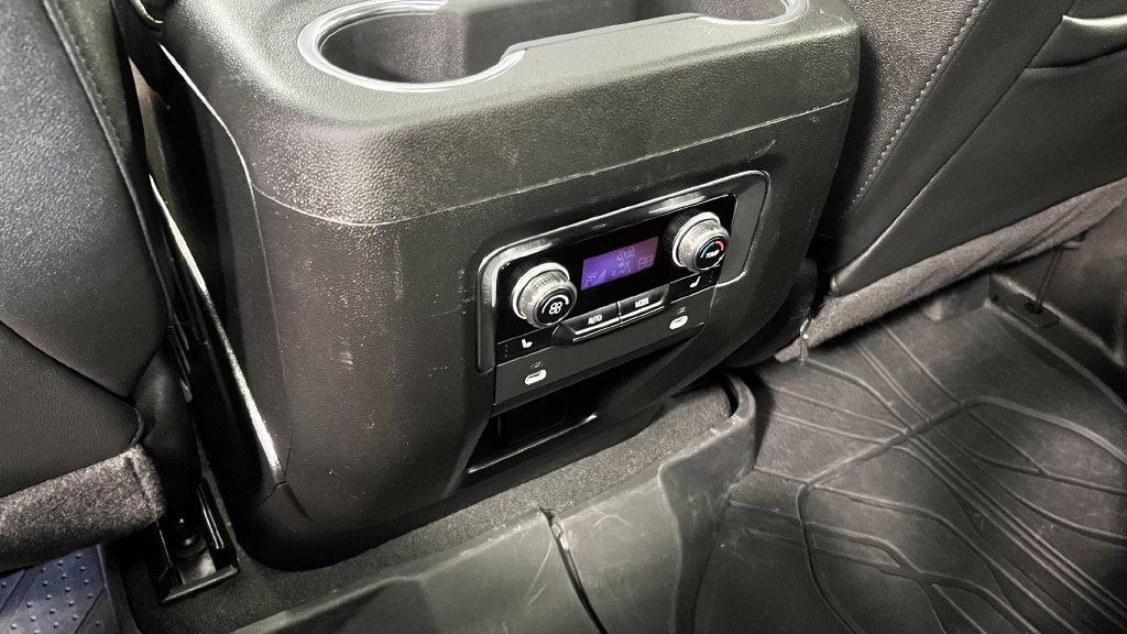 Used 2024 Chevrolet Tahoe Premier AWD/4WD image 19