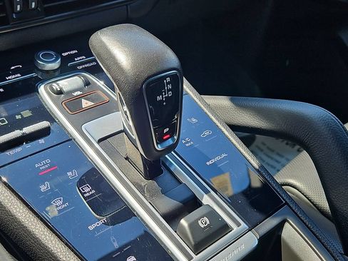 Certified 2022 Porsche Cayenne Platinum Edition AWD/4WD image 33