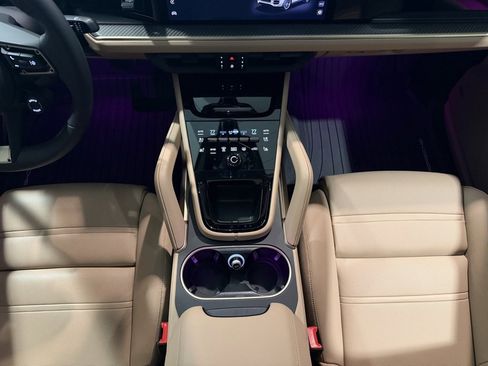 Certified 2025 Porsche Cayenne Turbo image 15