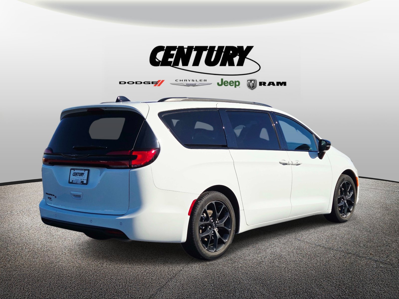 Used 2024 Chrysler Pacifica Touring-L w/ S Appearance Package FWD image 4