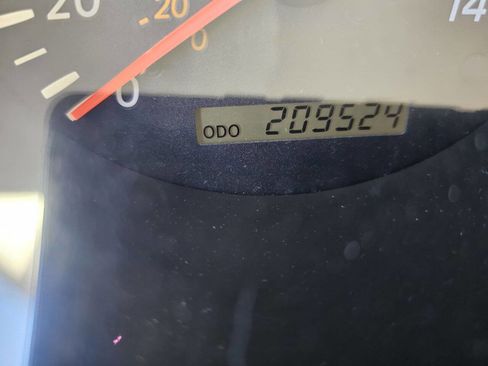 Used 2005 Toyota Highlander 2WD V6 w/ 3rd Row image 11