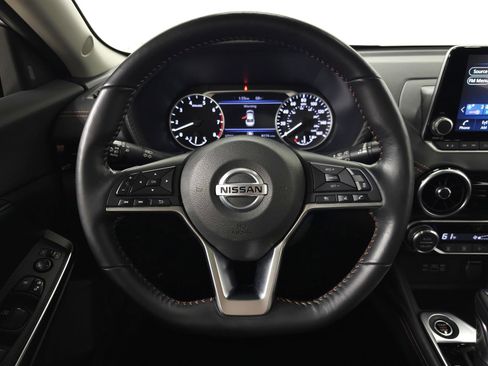 Used 2022 Nissan Sentra SR w/ SR Premium Package FWD image 19