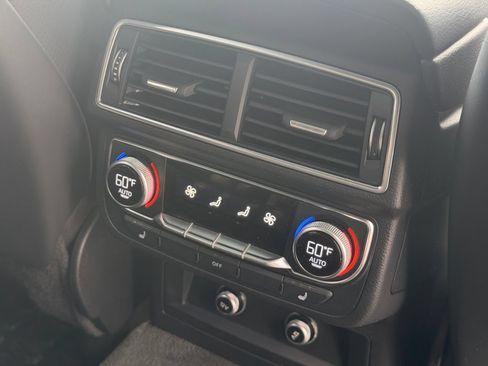Used 2018 Audi Q7 3.0T Prestige w/ Prestige Package AWD/4WD image 34