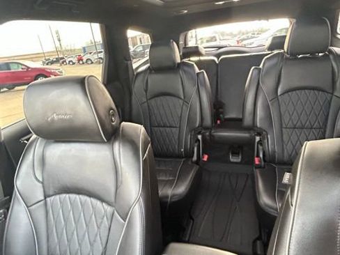 Used 2023 Buick Enclave Avenir image 11