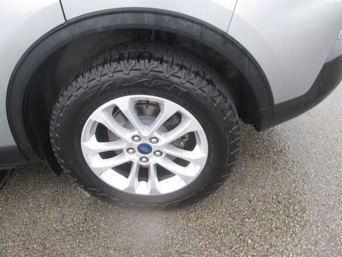 Used 2022 Ford Escape SE w/ Cold Weather Package image 9