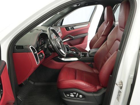 Used 2019 Porsche Cayenne Turbo AWD/4WD image 37