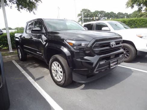 Used 2025 Toyota Tacoma SR5 AWD/4WD image 3