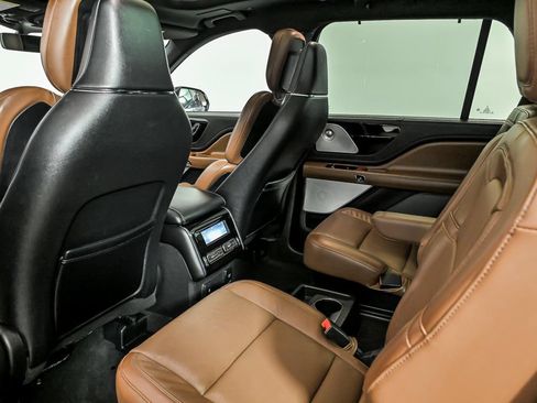 Used 2023 Lincoln Aviator Reserve w/ Equipment Group 201A AWD/4WD image 17