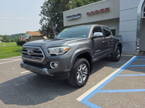 Used 2017 Toyota Tacoma Limited w/ Tow Package AWD/4WD image 8