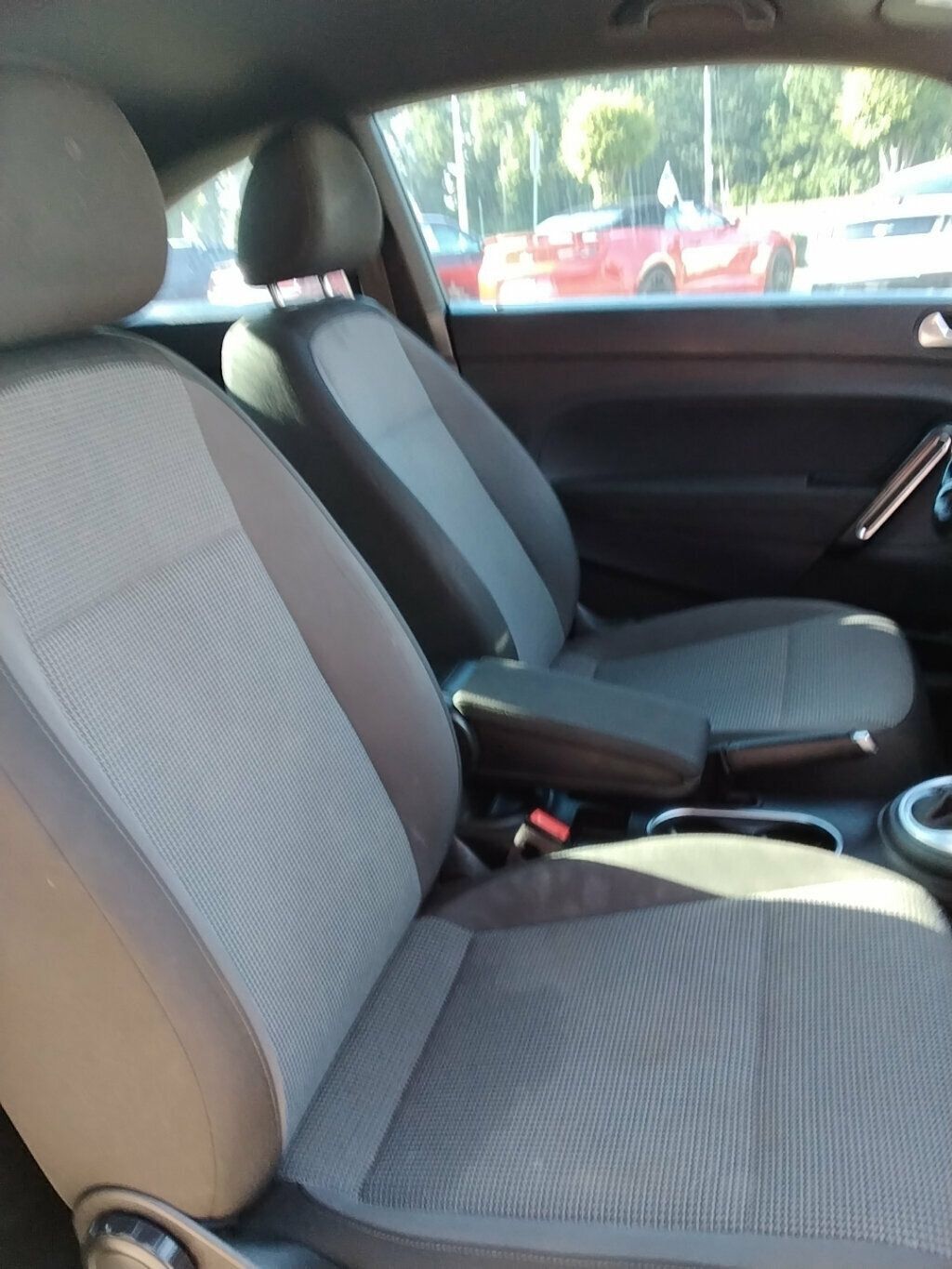 Used 2018 Volkswagen Beetle 2.0T S FWD image 10