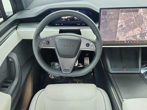 Used 2024 Tesla Model X Plaid image 40