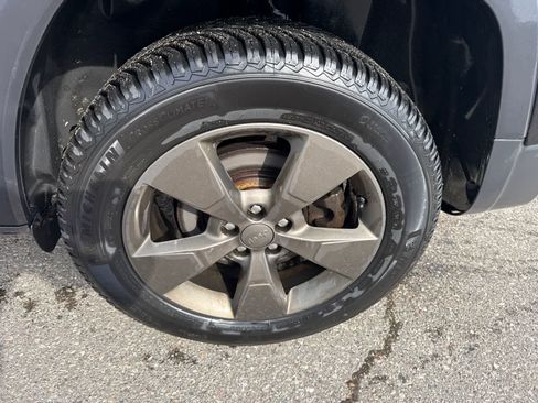 Used 2016 Jeep Cherokee 75th Anniversary AWD/4WD image 10