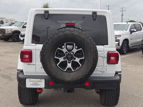 Used 2019 Jeep Wrangler Unlimited Rubicon AWD/4WD image 4