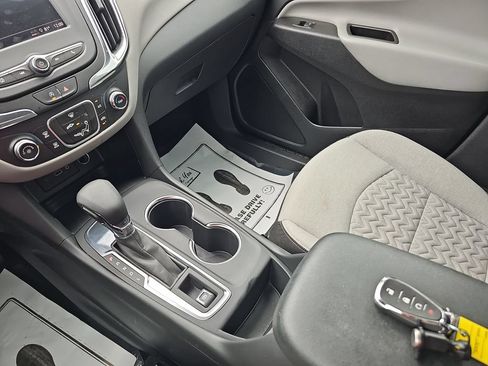 Used 2024 Chevrolet Equinox LS w/ LS Convenience Package FWD image 25