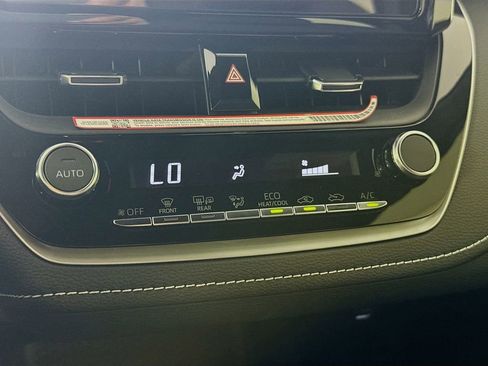 Used 2025 Toyota Corolla SE image 17