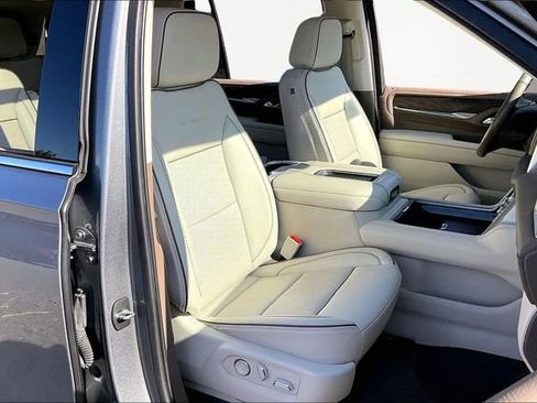 Used 2021 GMC Yukon Denali w/ Denali Premium Package image 21