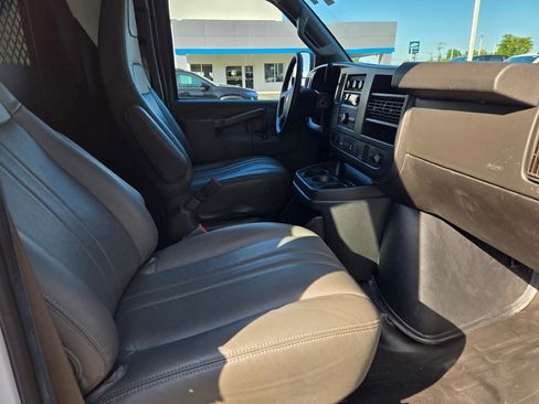 Used 2021 Chevrolet Express 2500 Work Van w/ Driver Convenience Package image 5