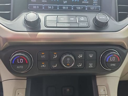 Used 2018 GMC Acadia Denali w/ Technology Package FWD image 26