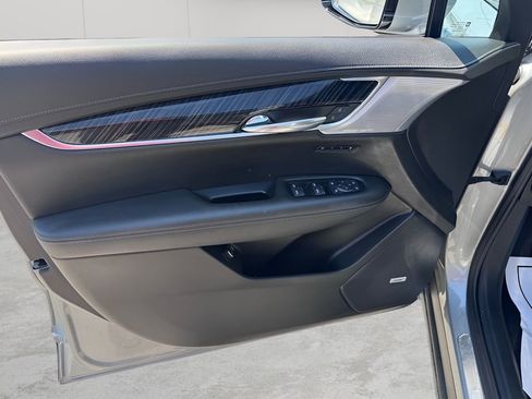 Used 2025 Cadillac XT6 Premium Luxury AWD/4WD image 18