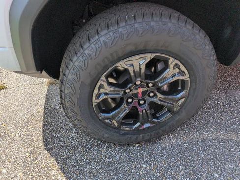 New 2024 GMC Canyon Elevation w/ Convenience Package image 3