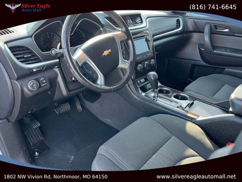 Used 2016 Chevrolet Traverse LT w/ Style and Technology Package image 8