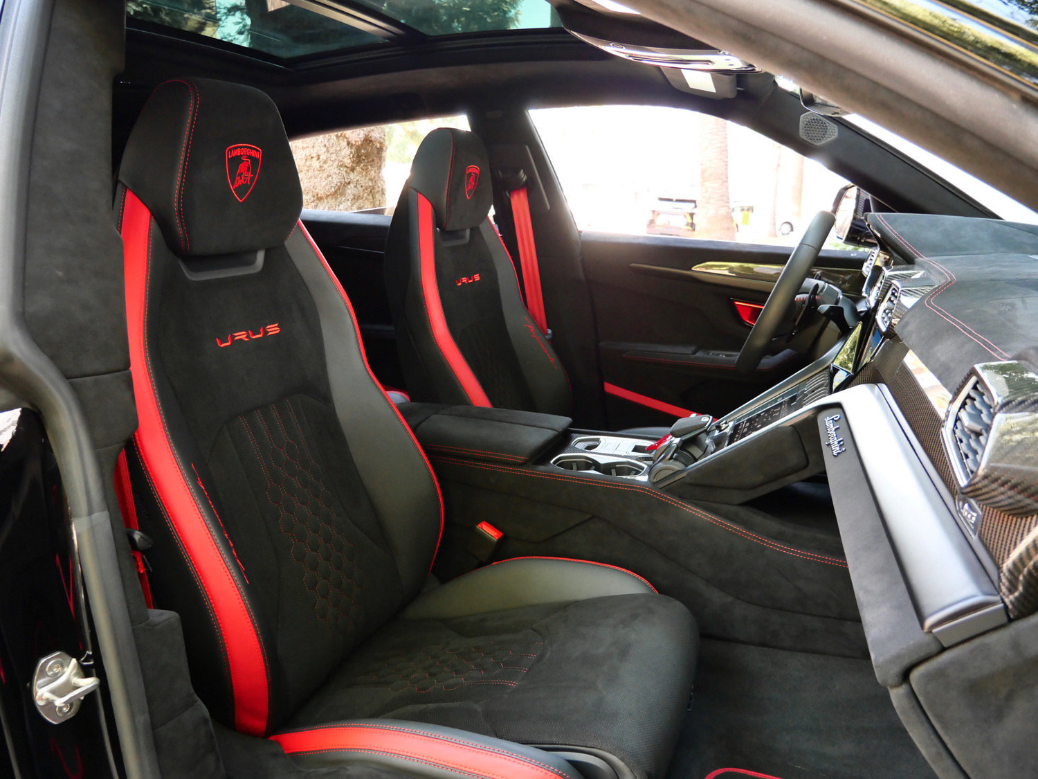 Used 2024 Lamborghini Urus Performante AWD/4WD image 8