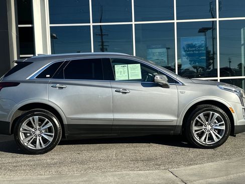 Used 2025 Cadillac XT5 Premium Luxury image 3