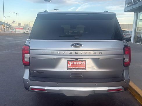 Used 2024 Ford Expedition XLT image 3
