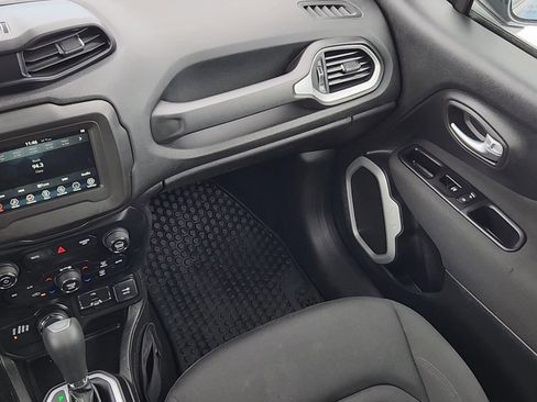 Used 2020 Jeep Renegade Latitude w/ Cold Weather Group image 6