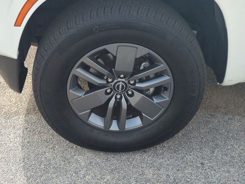 Certified 2025 Nissan Frontier SV RWD image 11