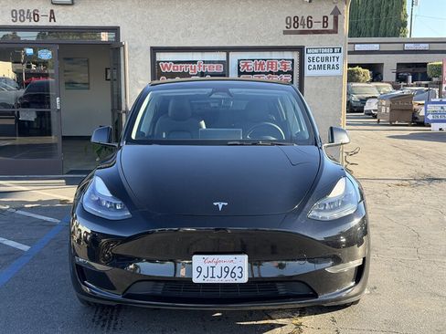Used 2023 Tesla Model Y Long Range AWD/4WD image 2