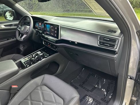 Used 2024 Volkswagen Atlas Cross Sport SE FWD image 46