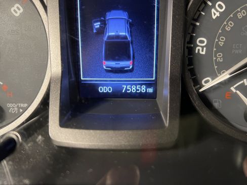 Used 2018 Toyota Tacoma TRD Off-Road image 24