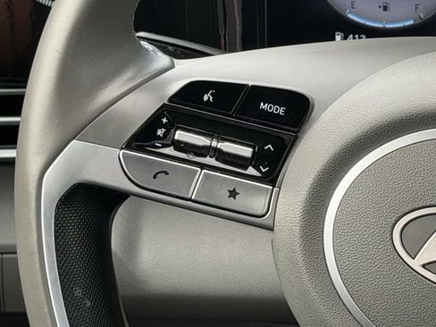 Used 2025 Hyundai Elantra SEL image 11