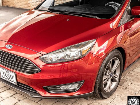 Used 2017 Ford Focus SE image 5