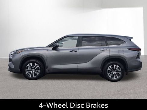 Certified 2026 Toyota Highlander XLE AWD/4WD image 10
